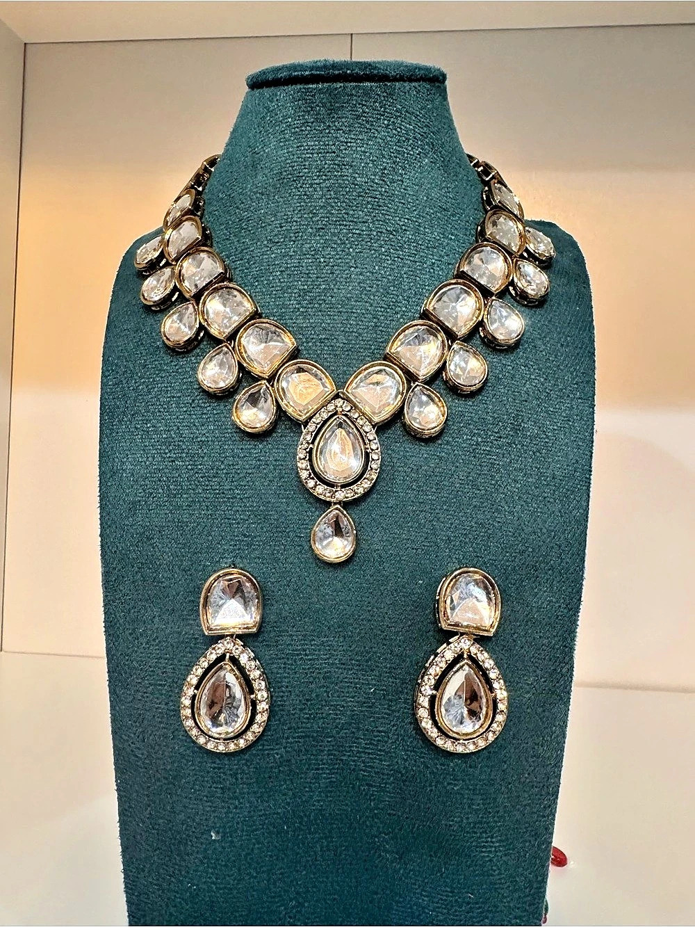 Gold plated Kundan Statement Necklace & Earrings Like New